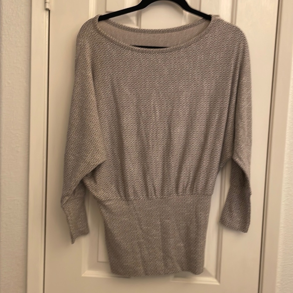 Gray top